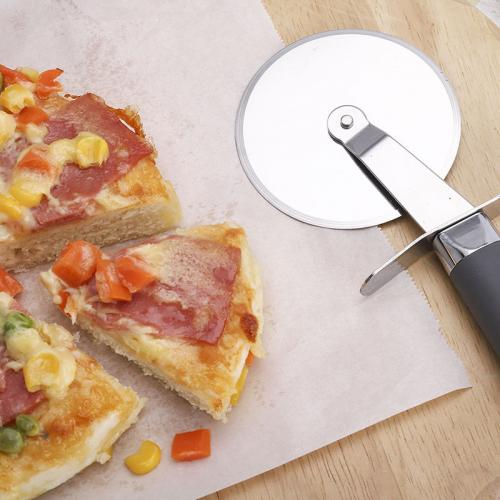 Cortador de pizza multifuncional cortador de pizza de cor personalizada com alça
